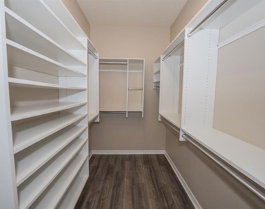 7627 Stoney Hill Drive - Photo Thumbnail 13