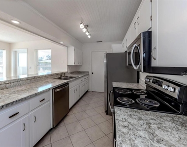 1215 Mango Avenue - Photo Thumbnail 16
