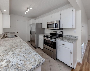 1215 Mango Avenue - Photo Thumbnail 18