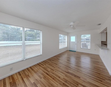 1215 Mango Avenue - Photo Thumbnail 9