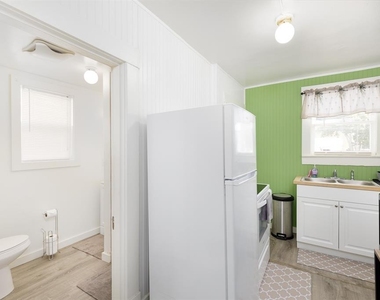 1043 7th Avenue N - Photo Thumbnail 11