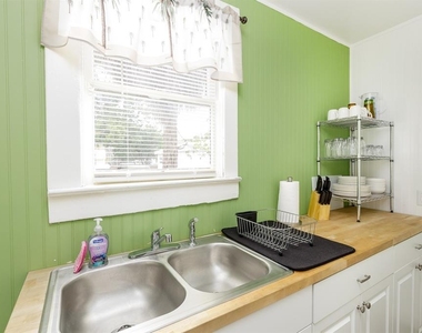 1043 7th Avenue N - Photo Thumbnail 12