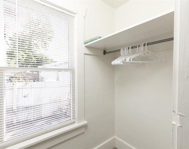 1043 7th Avenue N - Photo Thumbnail 8