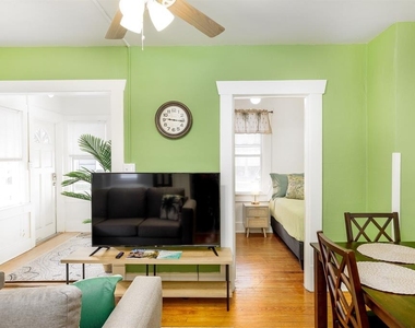 1043 7th Avenue N - Photo Thumbnail 9