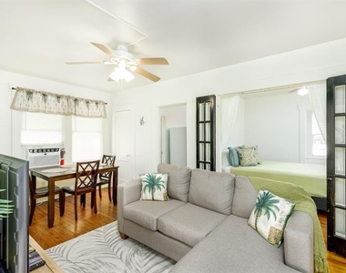 1043 7th Avenue N - Photo Thumbnail 5