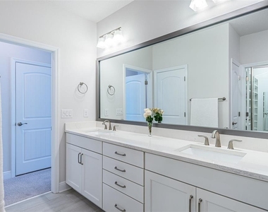 815 Burlington Avenue N - Photo Thumbnail 8