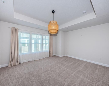 815 Burlington Avenue N - Photo Thumbnail 7