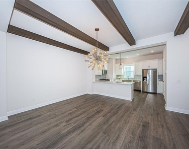 815 Burlington Avenue N - Photo Thumbnail 32