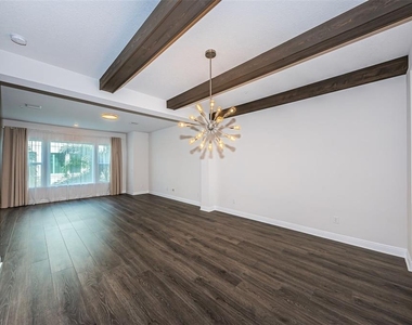 815 Burlington Avenue N - Photo Thumbnail 5