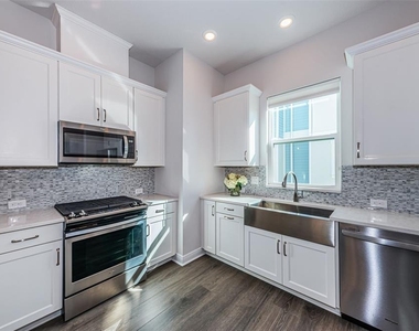 815 Burlington Avenue N - Photo Thumbnail 35