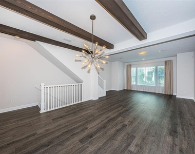 815 Burlington Avenue N - Photo Thumbnail 6