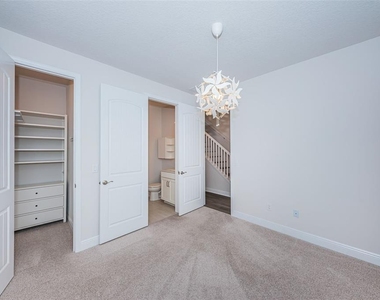 815 Burlington Avenue N - Photo Thumbnail 17