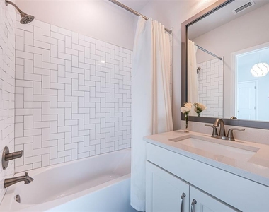 815 Burlington Avenue N - Photo Thumbnail 15