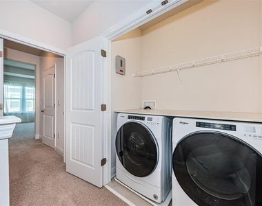815 Burlington Avenue N - Photo Thumbnail 13