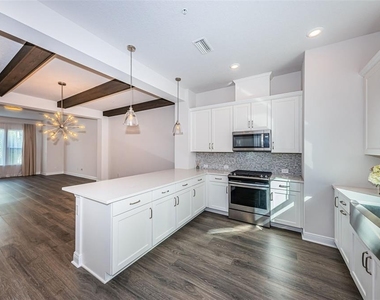 815 Burlington Avenue N - Photo Thumbnail 4