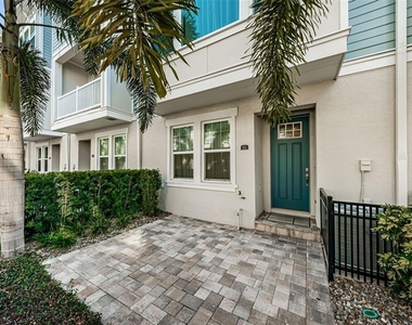 815 Burlington Avenue N - Photo Thumbnail 19
