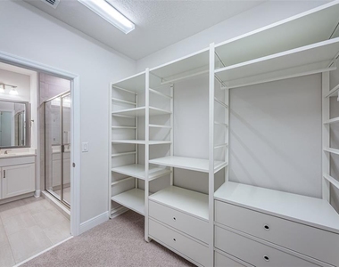815 Burlington Avenue N - Photo Thumbnail 12
