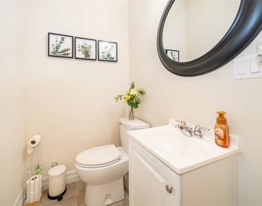 3026 Jardin Street - Photo Thumbnail 9