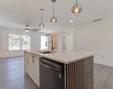 2261 S Flagler Avenue - Photo Thumbnail 8