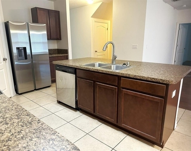 16832 Citrus Parkway - Photo Thumbnail 3