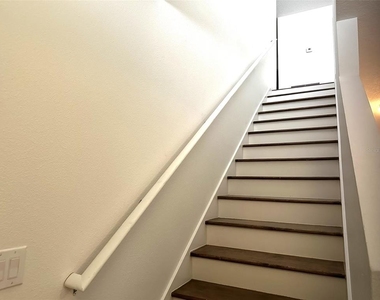 16832 Citrus Parkway - Photo Thumbnail 6