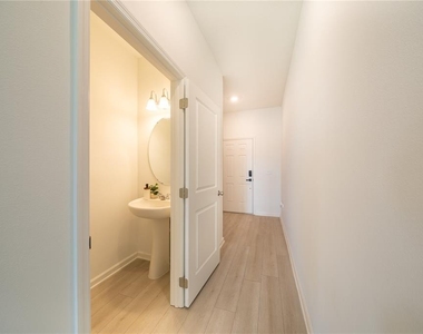 8688 Sportsman Loop - Photo Thumbnail 6