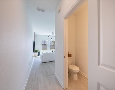 8688 Sportsman Loop - Photo Thumbnail 5