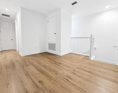 10345 Belfry Circle - Photo Thumbnail 12