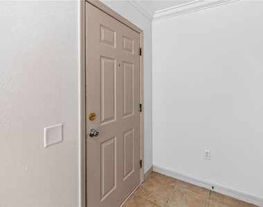 2204 Fan Palm Drive - Photo Thumbnail 4