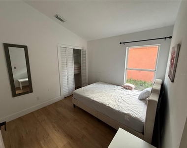 15909 Green Cove Boulevard - Photo Thumbnail 5