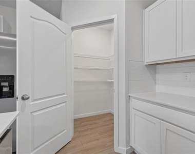 2893 House Finch Road - Photo Thumbnail 11