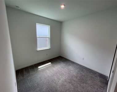 689 Crown Rose Drive - Photo Thumbnail 13
