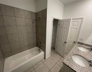 689 Crown Rose Drive - Photo Thumbnail 10