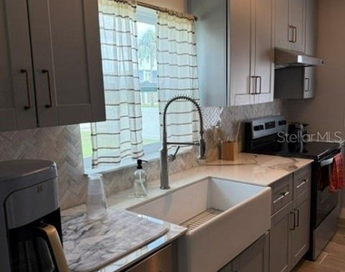 1920 Nw 18th Street - Photo Thumbnail 3