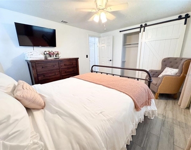 9616 Pine Ridge Avenue - Photo Thumbnail 15