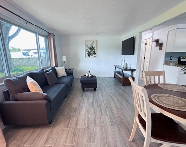 9616 Pine Ridge Avenue - Photo Thumbnail 3