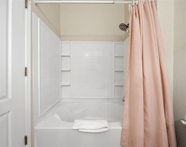2402 Caravelle Circle - Photo Thumbnail 10