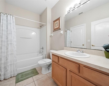 2402 Caravelle Circle - Photo Thumbnail 18