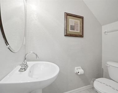 2402 Caravelle Circle - Photo Thumbnail 15