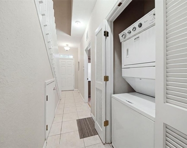 2402 Caravelle Circle - Photo Thumbnail 22