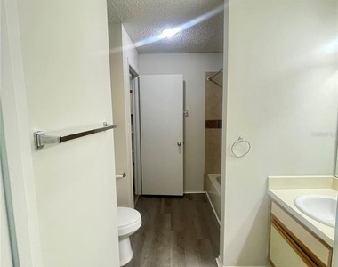199 Afton Square - Photo Thumbnail 21