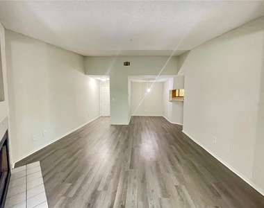 199 Afton Square - Photo Thumbnail 10
