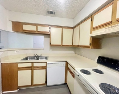 199 Afton Square - Photo Thumbnail 15