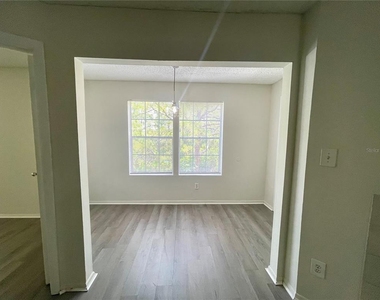 199 Afton Square - Photo Thumbnail 18