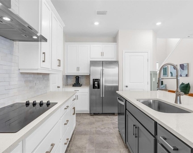 2019 Sunshine Peak Drive - Photo Thumbnail 12