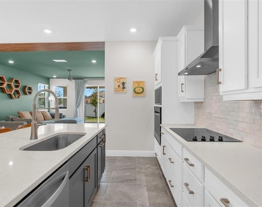 2019 Sunshine Peak Drive - Photo Thumbnail 13