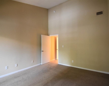 1068 E Michigan Street - Photo Thumbnail 18