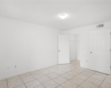 2204 Key West Court - Photo Thumbnail 8