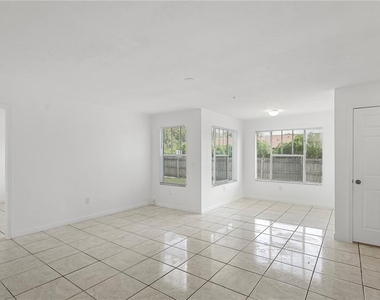 2204 Key West Court - Photo Thumbnail 3