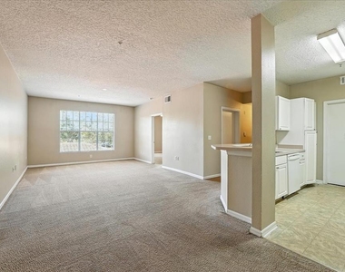 5560 Metrowest Boulevard - Photo Thumbnail 2